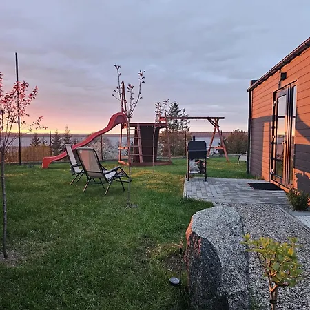 Nad Jeziorem Holiday home *